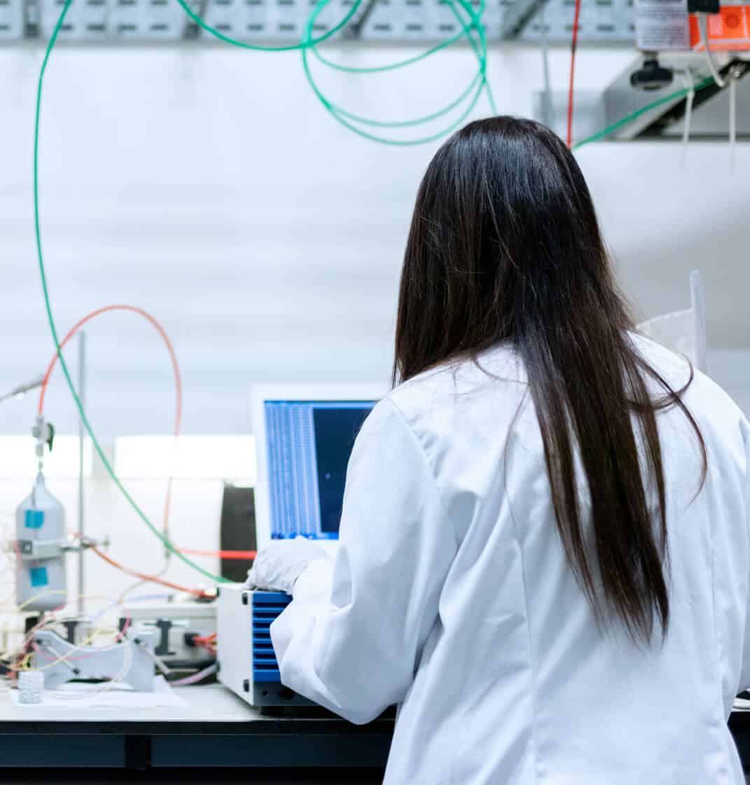 sc-cs-oxford-hero Scientist working in a lab